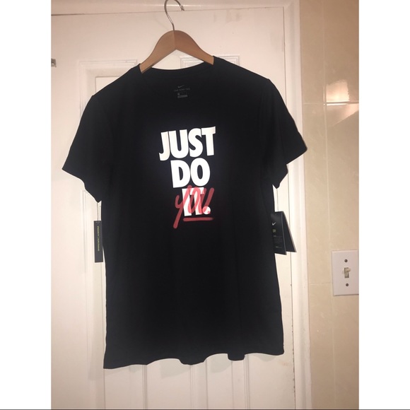 Nike Tops - NIKE Dri-Fit top